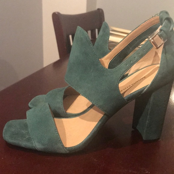 Banana Republic Shoes - Never worn Banana Republic Suede Pumps